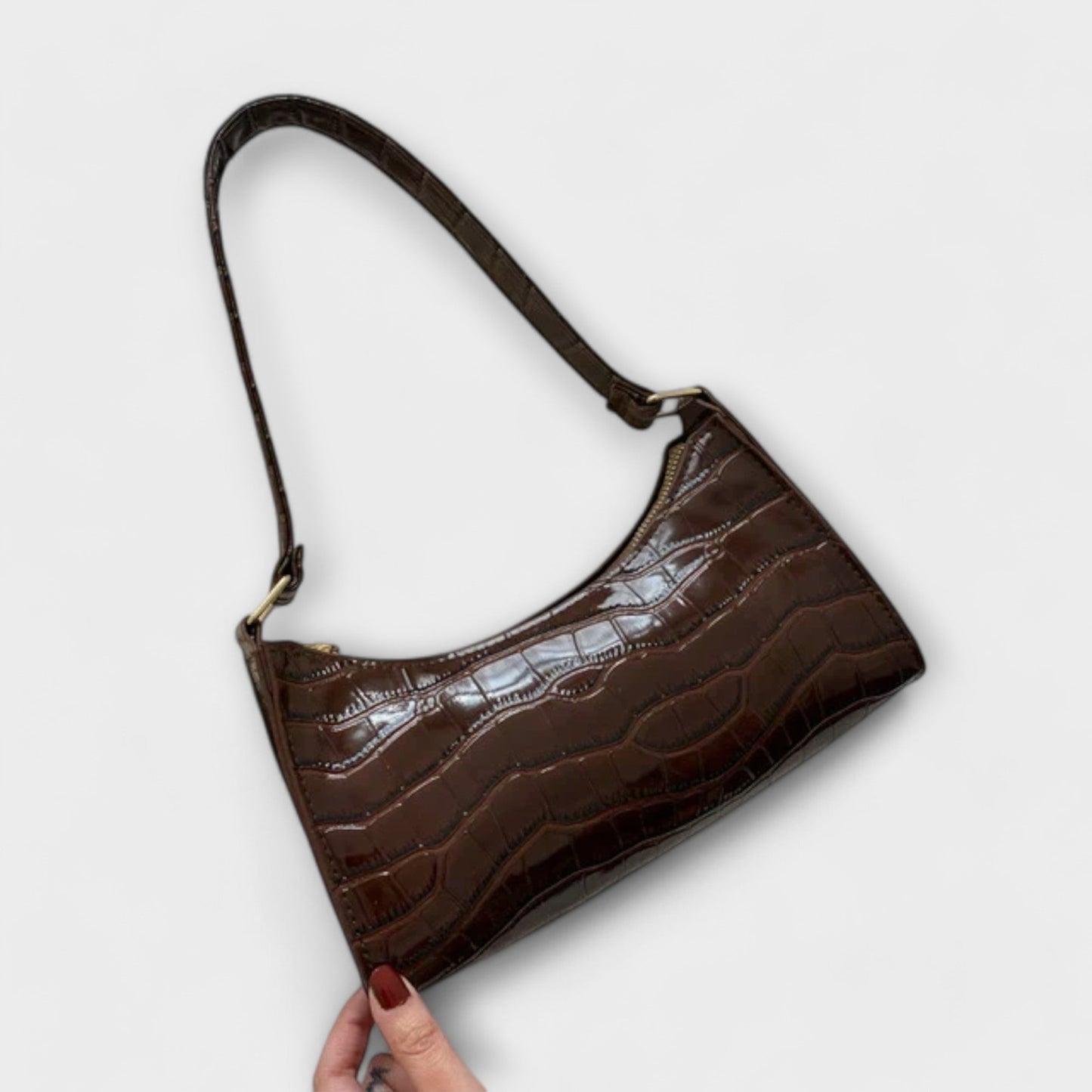 Aurellia. - Sac en cuir verni spacieux et élégant pour un usage quotidien