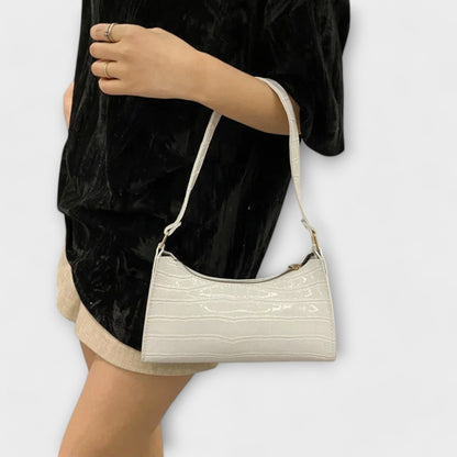 Aurellia. - Sac en cuir verni spacieux et élégant pour un usage quotidien